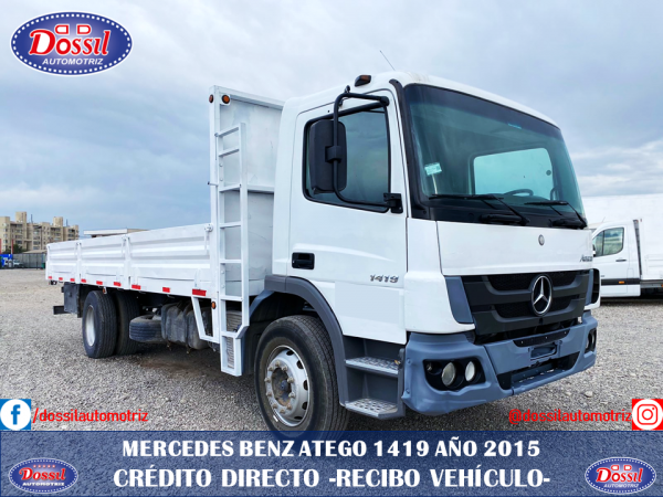 Camión Mercedes Benz Atego 1419, Año 2015, Equipado con carrocería Media Baranda ,valor $28.980.000. Excelente Estado.